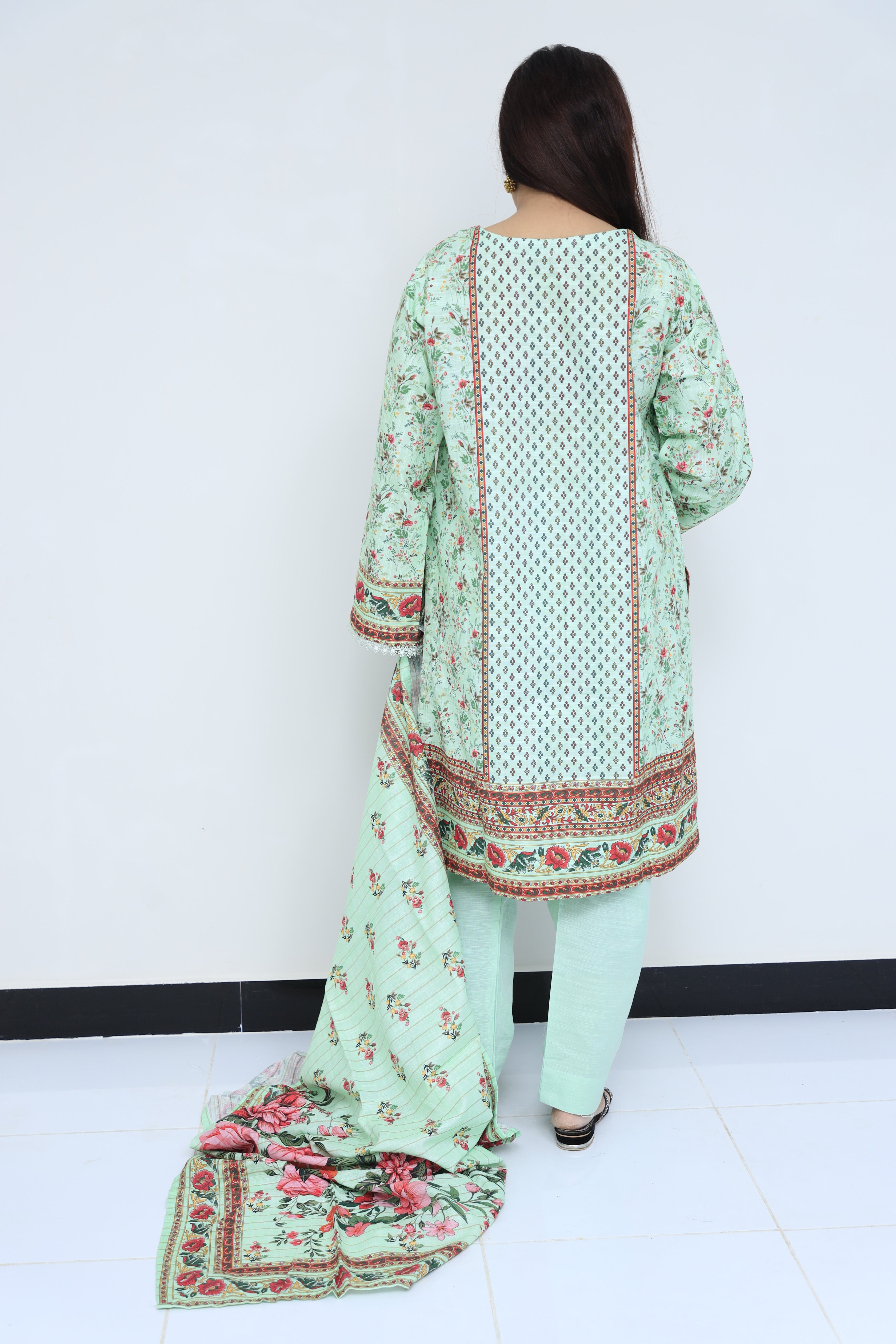 3Pc Khaddar Shalwar Qameez with Embroidered Neckline and Cutwork