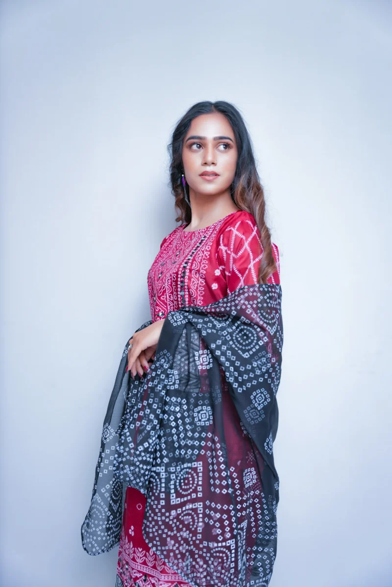 3-Piece Chunnri Set in Ravv Silk – Red Elegance with Mirror Work