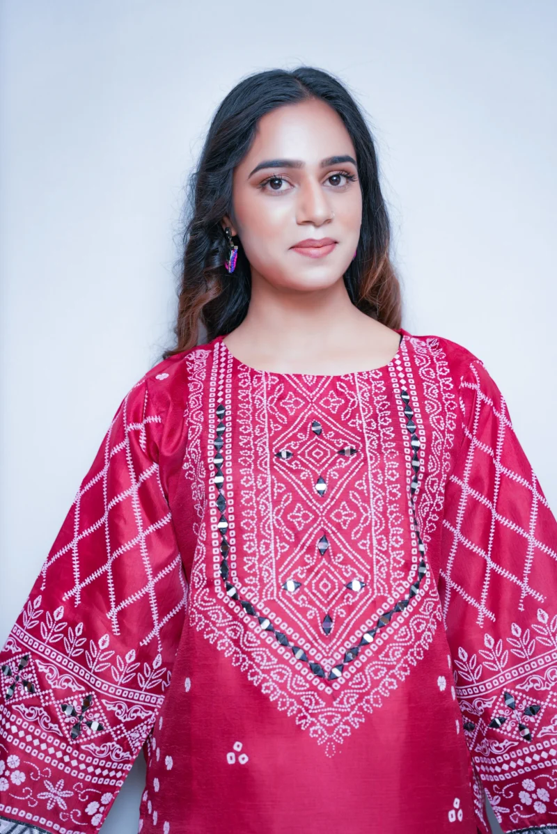 3-Piece Chunnri Set in Ravv Silk – Red Elegance with Mirror Work - Image 2